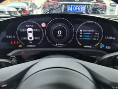 2022 Porsche Taycan, белый — фото 3