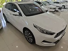 2021 Kia Cerato 1.5L CVT Fashion, белый — фото 4