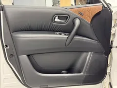 2023 Nissan Patrol 5.6L Platinum, белый — фото 9