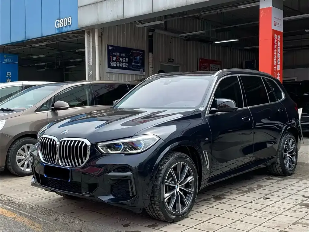 2022 BMW X5 xDrive 30Li M