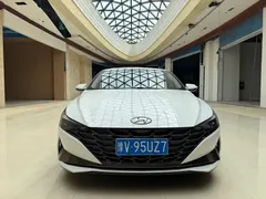 2022 Hyundai Elantra 1.5L CVT LUX Premium, белый — фото 2