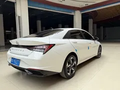 2022 Hyundai Elantra 1.5L CVT LUX Premium, белый — фото 4