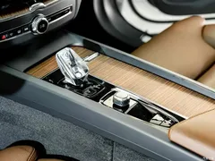 2024 Volvo XC60 B5 4WD Zhiyuan Luxury, белый — фото 11