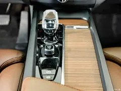2024 Volvo XC60 B5 4WD Zhiyuan Luxury, белый — фото 14