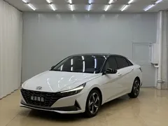2022 Hyundai Elantra 1.5L CVT LUX Premium, белый — фото 1