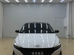 2022 Hyundai Elantra 1.5L CVT LUX Premium, белый — фото 2