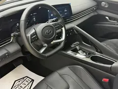 2022 Hyundai Elantra 1.5L CVT LUX Premium, белый — фото 7