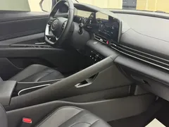 2022 Hyundai Elantra 1.5L CVT LUX Premium, белый — фото 8