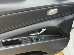 2022 Hyundai Elantra 1.5L CVT LUX Premium, белый — фото 10