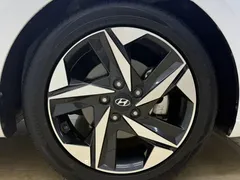 2022 Hyundai Elantra 1.5L CVT LUX Premium, белый — фото 25