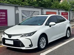 2021 Toyota Corolla 1.2T S-CVT Luxury, белый — фото 2