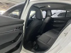 2022 Mazda 3 2.0L AT, белый — фото 8