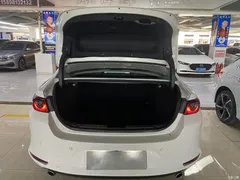 2022 Mazda 3 2.0L AT, белый — фото 11