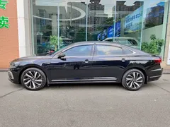 2023 Volkswagen Passat 330TSI Luxury, чёрный — фото 3