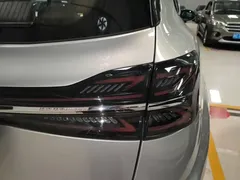 2023 Hongqi HS5 2.0T 4WD Pro — фото 8