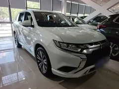 2021 Mitsubishi Outlander 2.0L 2WD 5, белый — фото 4