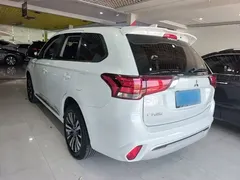 2021 Mitsubishi Outlander 2.0L 2WD 5, белый — фото 5