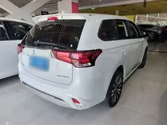 2021 Mitsubishi Outlander 2.0L 2WD 5, белый — фото 7