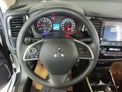 2021 Mitsubishi Outlander 2.0L 2WD 5, белый — фото 11