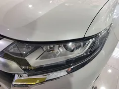 2021 Mitsubishi Outlander 2.0L 2WD 5, белый — фото 24