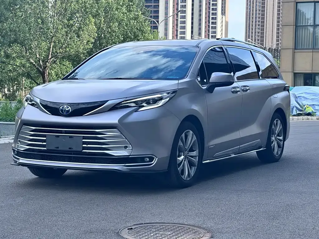 2023 Toyota Sienna 2.5L Hybrid Platinum
