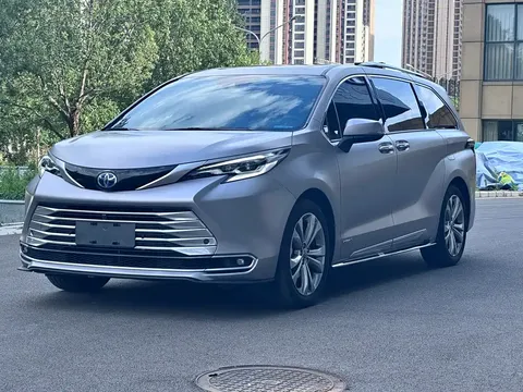 2023 Toyota Sienna 2.5L Hybrid Platinum