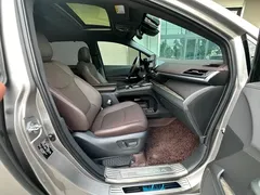 2023 Toyota Sienna 2.5L Hybrid Platinum — фото 5