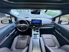 2023 Toyota Sienna 2.5L Hybrid Platinum — фото 6