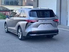 2023 Toyota Sienna 2.5L Hybrid Platinum — фото 13