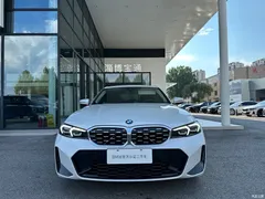 2023 BMW 3 Series 325i M Sport Package — фото 4