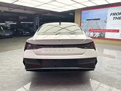 2023 Hyundai Elantra 1.5L CVT LUX Premium, белый — фото 6