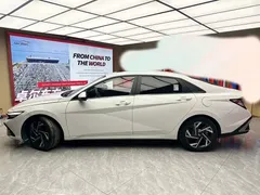 2023 Hyundai Elantra 1.5L CVT LUX Premium, белый — фото 8