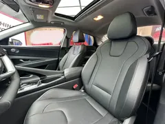 2023 Hyundai Elantra 1.5L CVT LUX Premium, белый — фото 9