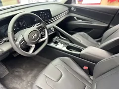 2023 Hyundai Elantra 1.5L CVT LUX Premium, белый — фото 10