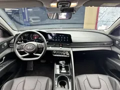 2023 Hyundai Elantra 1.5L CVT LUX Premium, белый — фото 18