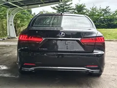 2021 Lexus LS 500h Luxury, чёрный — фото 6