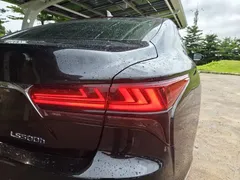 2021 Lexus LS 500h Luxury, чёрный — фото 9