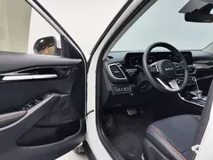 2023 Kia Seltos 1.5L CVT Luxury, белый — фото 10