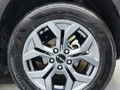 2023 Kia Seltos 1.5L CVT Luxury, белый — фото 14