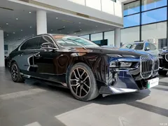 2023 BMW i7 eDrive50L M Sport, чёрный — фото 3