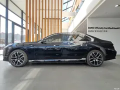2023 BMW i7 eDrive50L M Sport, чёрный — фото 4