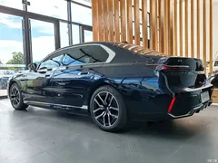 2023 BMW i7 eDrive50L M Sport, чёрный — фото 7