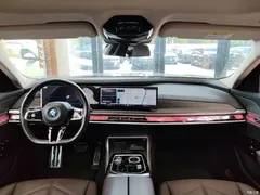 2023 BMW i7 eDrive50L M Sport, чёрный — фото 10