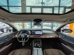 2023 BMW i7 eDrive50L M Sport, чёрный — фото 11