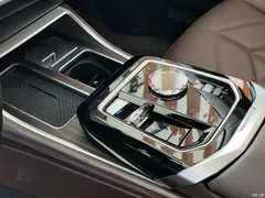 2023 BMW i7 eDrive50L M Sport, чёрный — фото 13