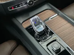 2022 Volvo XC60 4WD Zhiyuan Luxury, белый — фото 16