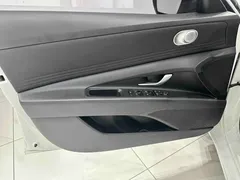2022 Hyundai Elantra 1.5L CVT LUX Premium, белый — фото 8