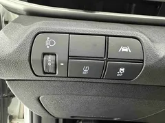 2022 Hyundai Elantra 1.5L CVT LUX Premium, белый — фото 9