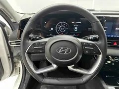 2022 Hyundai Elantra 1.5L CVT LUX Premium, белый — фото 12
