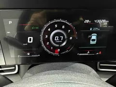 2022 Hyundai Elantra 1.5L CVT LUX Premium, белый — фото 13